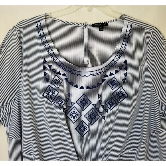 Lane Bryant Size 22/24 Top Stripe Short Sleeve Embroidered Tie Front Blue White - Picture 2 of 5